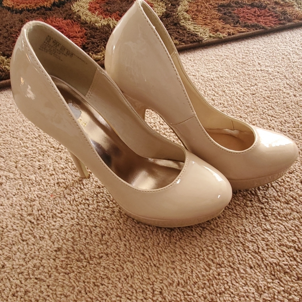 Beige heels